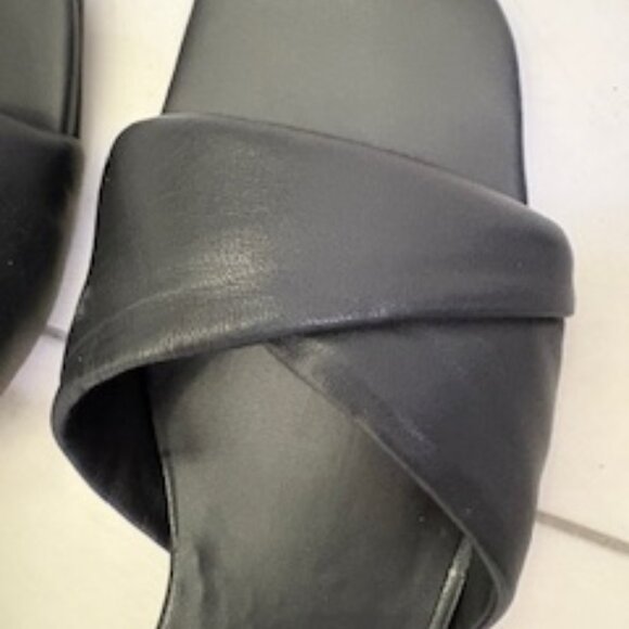 NWOT Banana Republic Genuine Leather kitten heal sandals black sz 10 - Picture 3 of 10